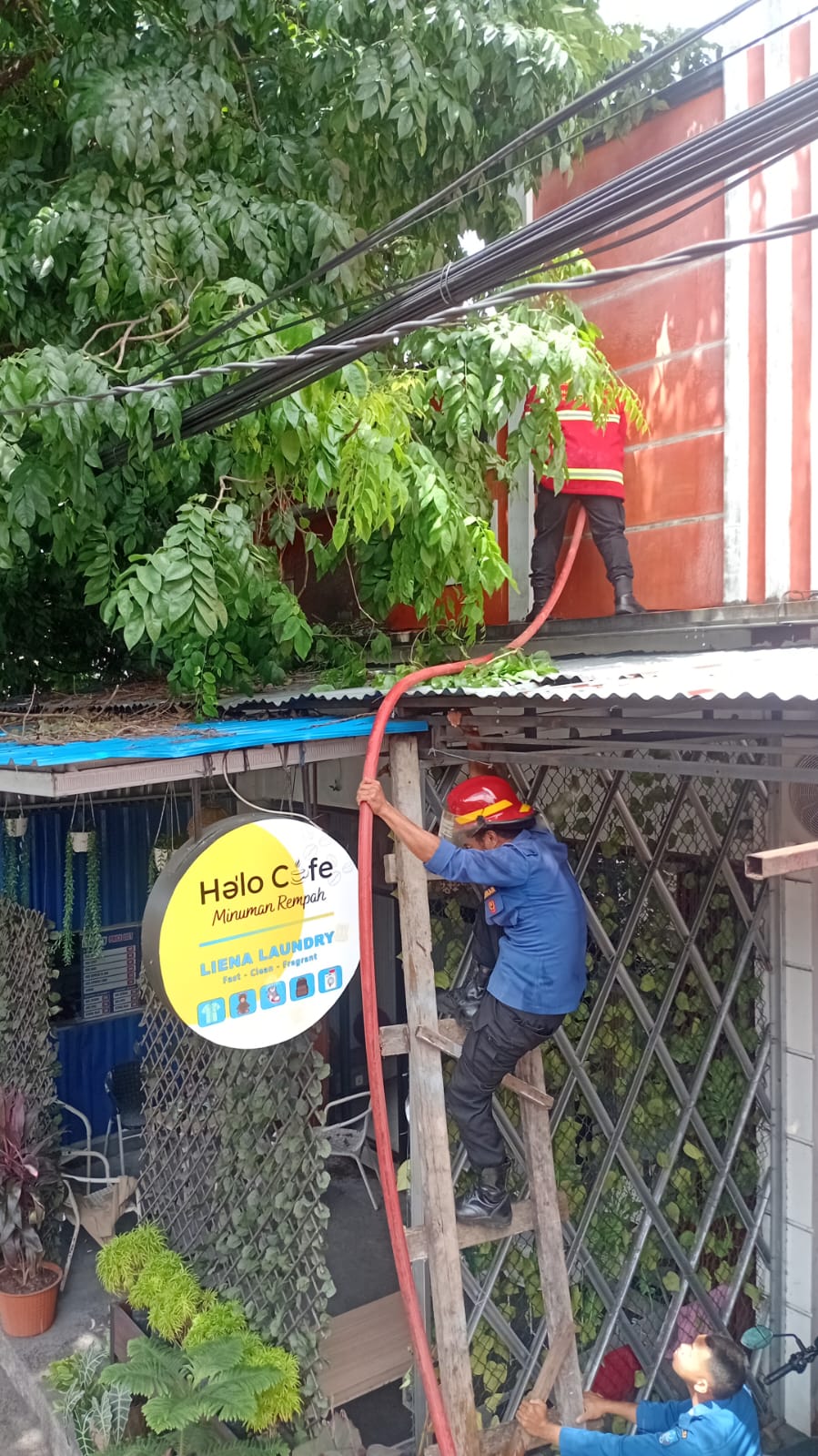 Kebakaran 1 Cafe dan 1 Rumah Warga dengan Penyebab Kosleting Listrik, Senin 15 September 2025